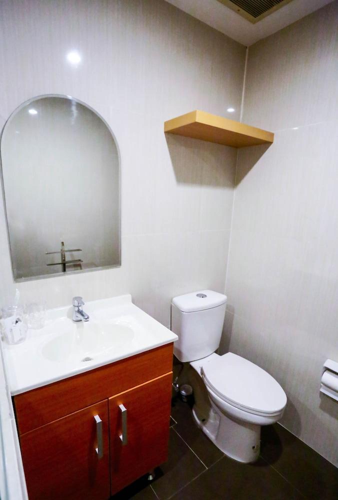 เดอะ วิคเตอร์ โฮเต็ล Hotel Makati City ภายนอก รูปภาพ