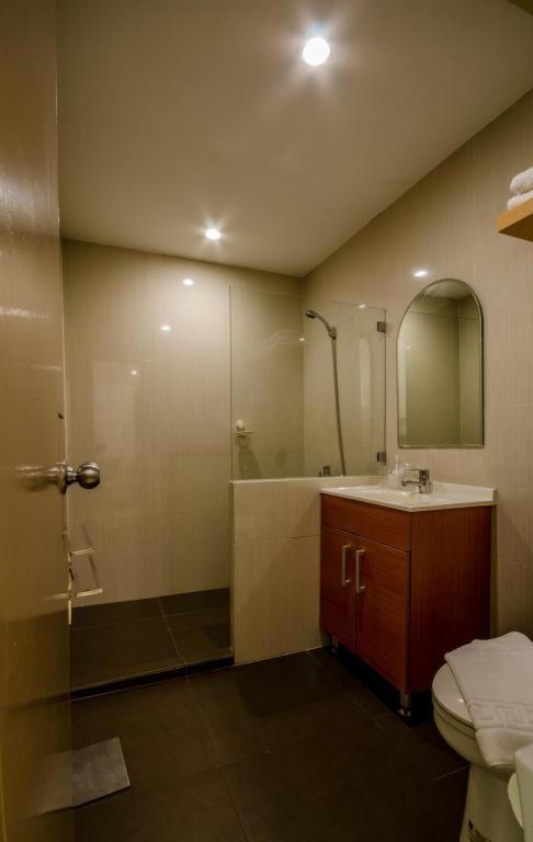 เดอะ วิคเตอร์ โฮเต็ล Hotel Makati City ภายนอก รูปภาพ