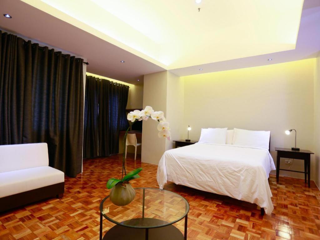 เดอะ วิคเตอร์ โฮเต็ล Hotel Makati City ภายนอก รูปภาพ