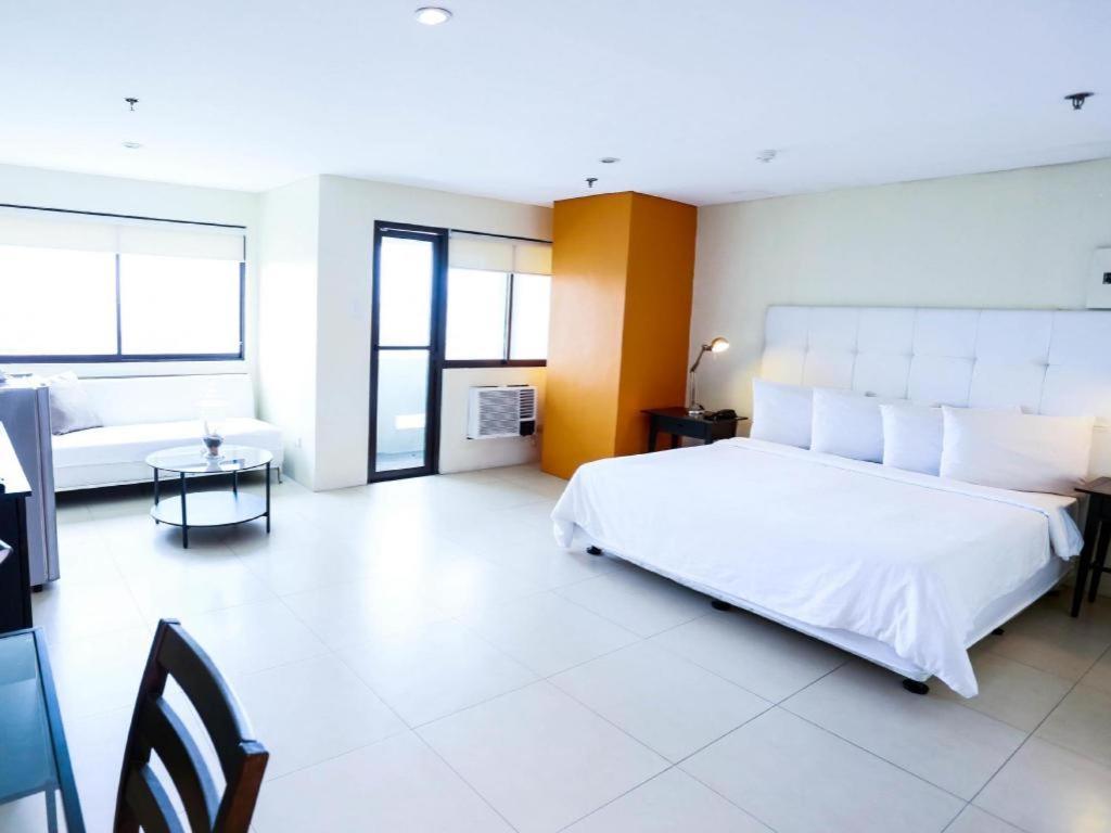 เดอะ วิคเตอร์ โฮเต็ล Hotel Makati City ภายนอก รูปภาพ