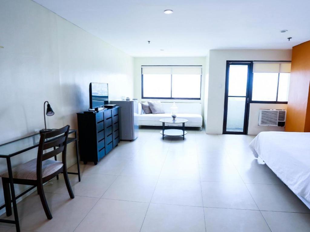 เดอะ วิคเตอร์ โฮเต็ล Hotel Makati City ภายนอก รูปภาพ